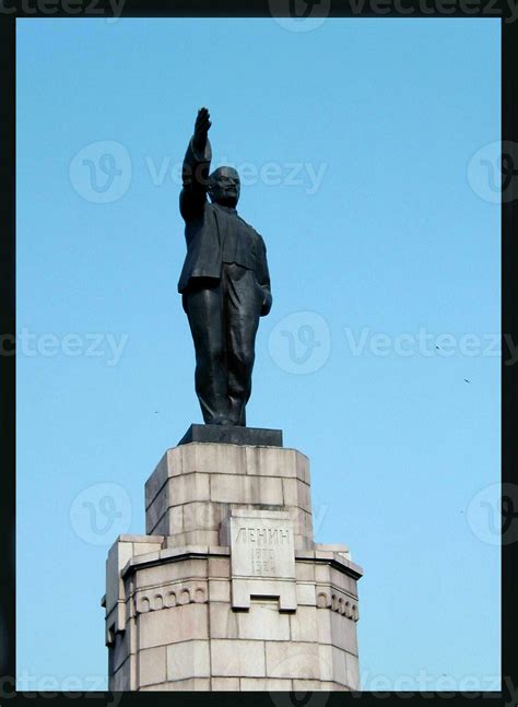 Iconic Lenin Statue in Kostroma, Russia 32430773 Stock Photo at Vecteezy