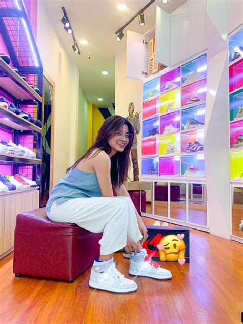 Top 12 cửa hàng giày Sneaker nam nữ HOT nhất Huyện Củ Chi