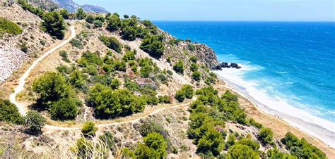 Playa Las Alberquillas Nerja 2025 INFO y cómo llegar