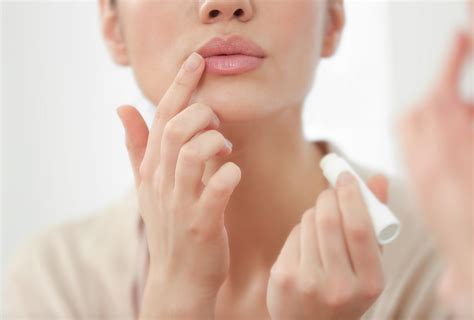 7 Home Remedies For Chapped Lips Emedihealth