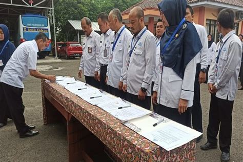 Perkuat Komitmen Bersama Pejabat Dan Pegawai BKKBN Banten Teken Pakta