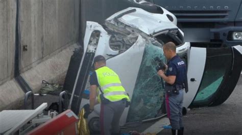 Incidente Sulla Tangenziale Nord Di Milano Scontro Tra Un Auto E Un