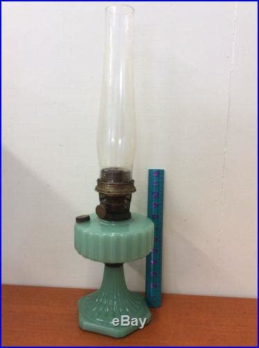 Early Aladdin Corinthian Oil Lamp Moonstone With Original Chimney Model B