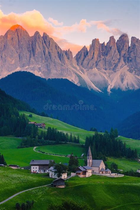 Magnifique Paysage De Dolomites Italiennes Santa Magdalena Val Di Funes