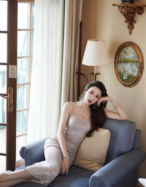 Hot mom nổi tiếng sinh con xong vẫn đẹp vạn người mê