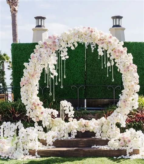 26 Floral Wedding Arches That Will Make You Say ‘I Do’ - Weddingomania