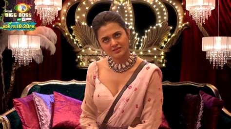 Bigg Boss Tejasswi Prakash Wins Ticket To Finale Task After Karan