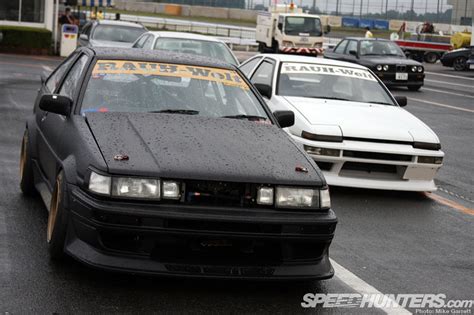 White AE86 with full body kit