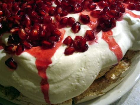 Nigella Lawson's Christmas Pavlova | Lisa's Kitchen | Vegetarian ...