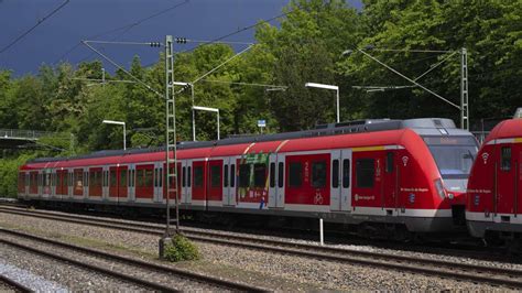 S Bahn Stuttgart Unbekannte Legen Gegenst Nde Auf Gleise Zeugen