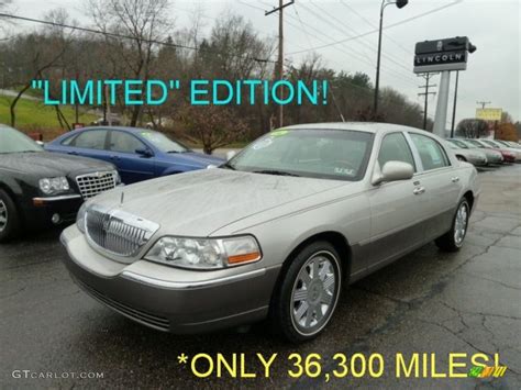 2004 Silver Birch Metallic Lincoln Town Car Ultimate 56827644 Photo 4