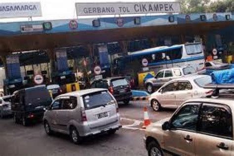 Arus Balik Jalan Tol Jakarta Cikampek Macet Antara News Megapolitan