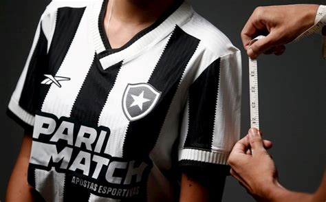 Inspirado em passado glorioso Botafogo lança novo uniforme para a