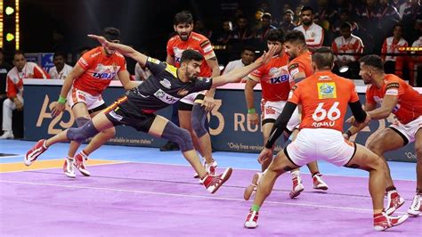 Bengaluru Bulls Beat Gujarat Giants In Vivo Pro Kabaddi Season To