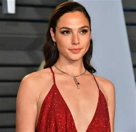 Central Gadot on Twitter A Universal Pictures está avançando em