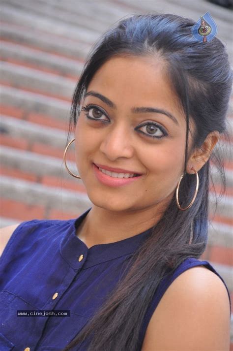 Janani Iyer Stills Photo 17 Of 71