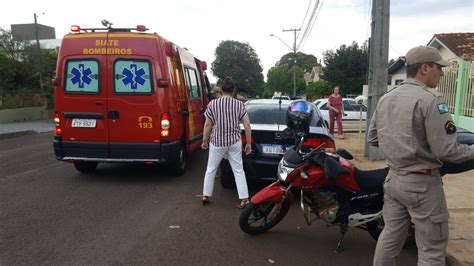 Acidente De Tr Nsito Entre Carro E Moto Registrado Na Rua Bom Jesus