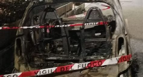 Praia A Mare Automobile Distrutta Dalle Fiamme Nella Notte Infopinione