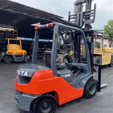 Japan Original Fuel Efficient Toyota Fd25 Diesel Forklift Secondhand