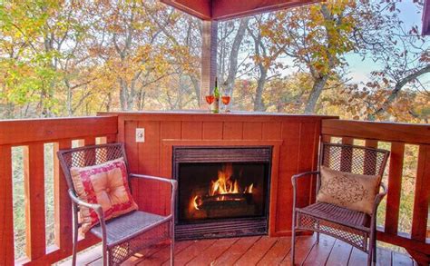 Updated Bearly Naked Log Cabin Holiday Rental In Gatlinburg