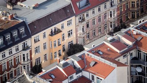 Immobilien Preise für Wohnimmobilien fallen 2023 um bis zu sechs