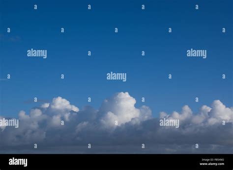 Cumulus Congestus Wolken Fotos Und Bildmaterial In Hoher Aufl Sung