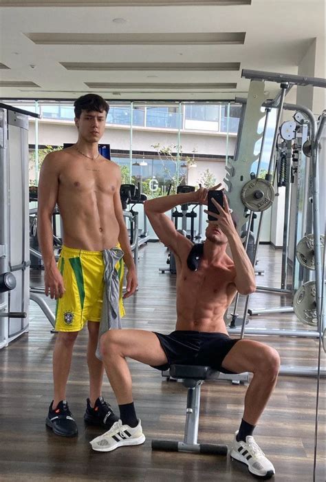 Ex BBB Daniel Lenhardt Exibe Boa Forma Namorado Na Academia