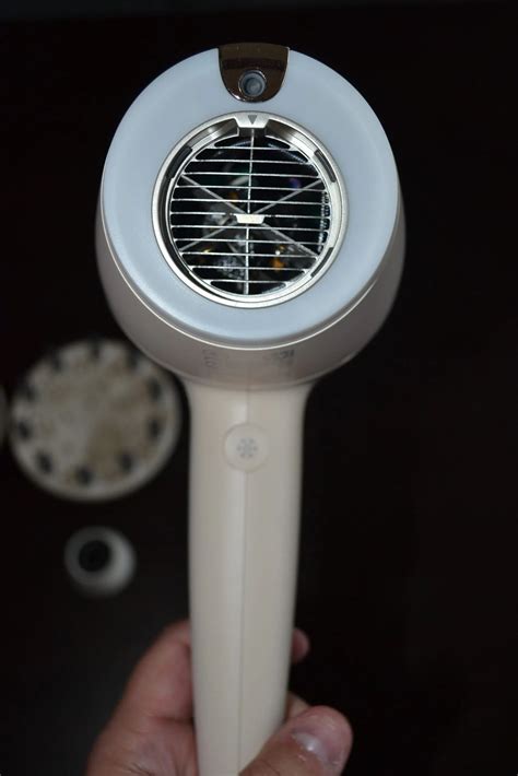 Recenze fénu Philips SenseIQ 9000 Series | Testado.cz