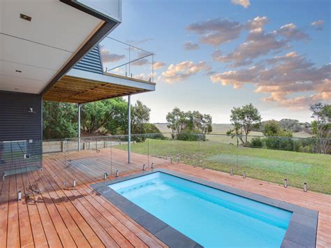 How to Choose the Right Swimming Pool in Melbourne?