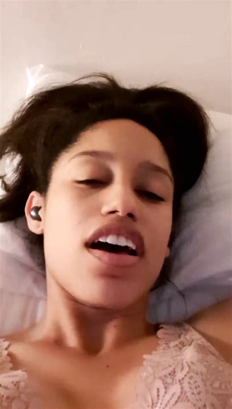 Latina se masturba el coño xHamster