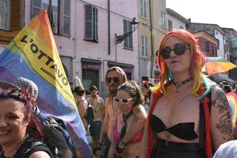 Parma Pride Tanti Parmigiani In Corteo Foto