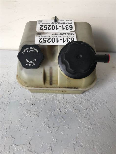 Used Freightliner Cascadia Power Steering Reservoir W Caps