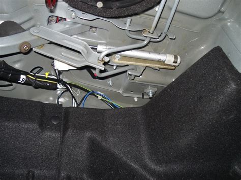 Автоматическое открывание багажника — Chevrolet Aveo Sedan (1G), 1,6 л ...