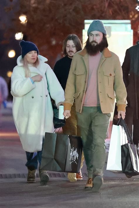 Kate Hudson And Danny Fujikawa Shopping At Kemo Sabe In Aspen 12 28