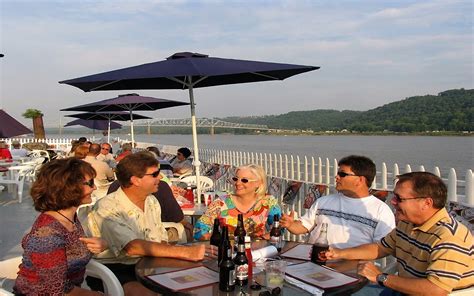 5 Restaurants With Incredible Views of the Ohio River