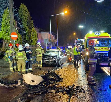 Wypadek W Grybowie Na Dk Zderzy Y Si Dwa Samochody Stra Acy