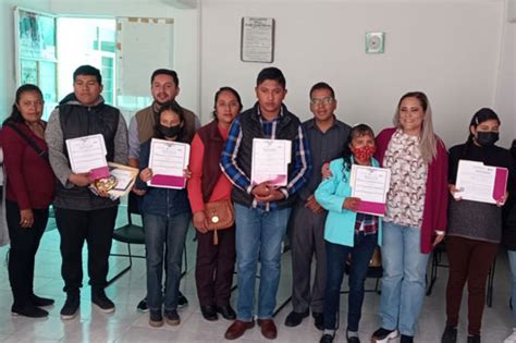 Entrega ITEA Certificados De Primaria Y Secundaria En Plaza Comunitaria