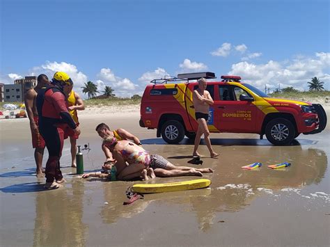 Corpo de Bombeiros salva um homem de afogamento em Pontal do Paraná