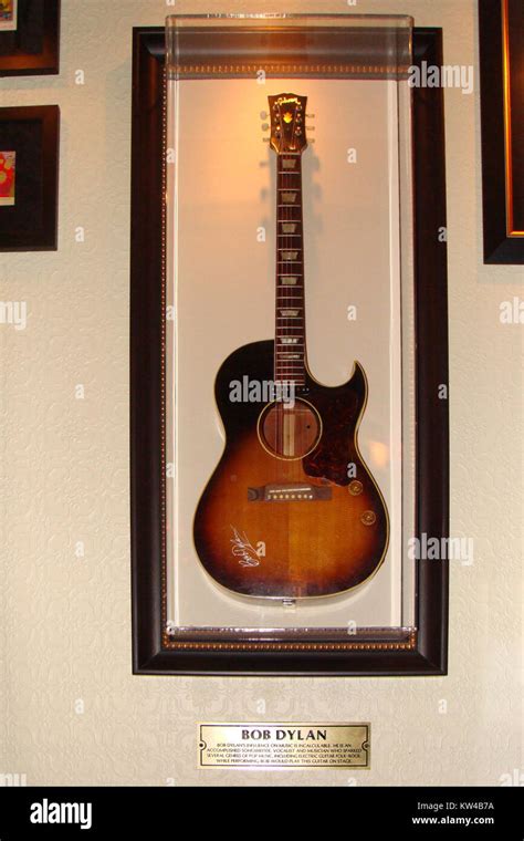 Bob Dylan S Gibson Guitar Hardrock Cafe Niagara Falls United States