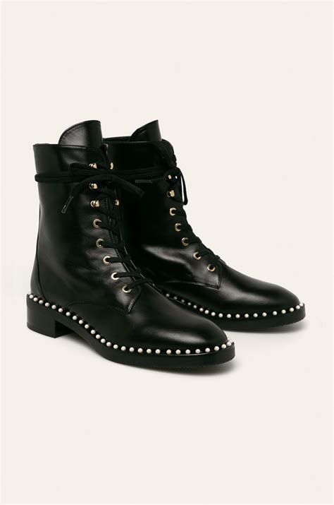 Sezon jesień zima. Botki z kolekcji Stuart Weitzman. Model wykonany ze ...