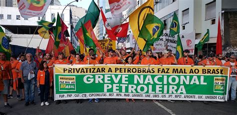 Greve continua em ato no Rio petroleiros comemoram decisão Geral