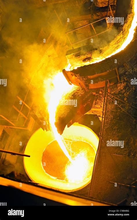 pouring molten steel Stock Photo - Alamy