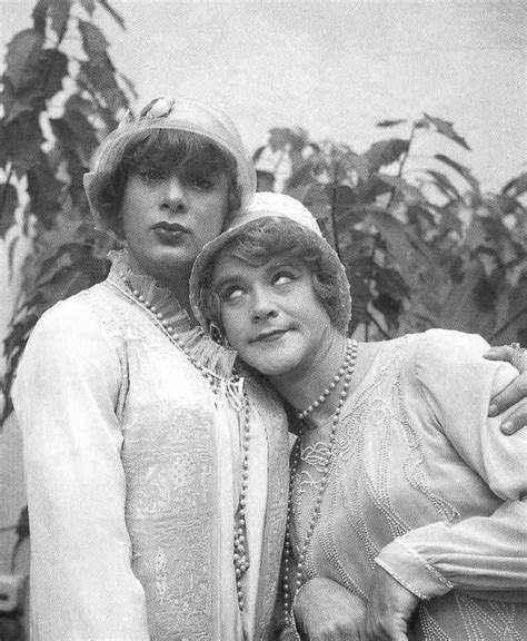 20 Funny Photos Of Tony Curtis And Jack Lemmon Dressed In Drag As