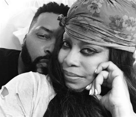 Erykah Badu Shows Off Her Beautiful Body On Instagram