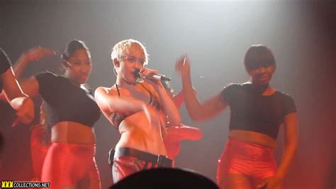Miley Cyrus Sexy Live Bikini On Bangers Tour Hd Video Xxxcollections Net