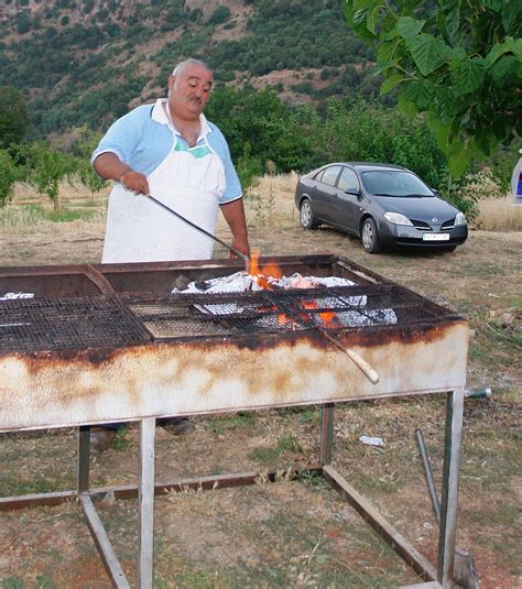 Με το μυαλό στη Βάλια Κάλντα Ο φίλος μ ο Ηλίας ο ύψιστος Ψήστης