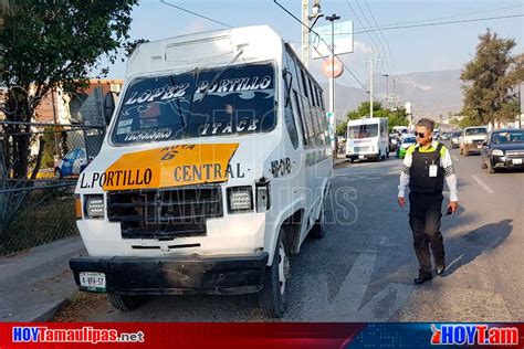 Hoy Tamaulipas Choque Entre Microbus Y Camion Repartidor Deja Danios