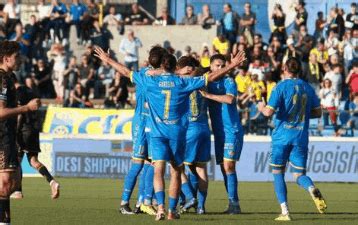 Serie C Tris Casalingo Per La Carrarese Contro Il Rimini Tra