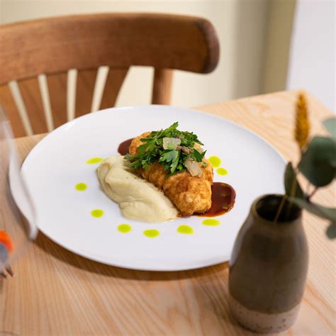 Trèsde una casa de comidas actualizada en el barrio de la Latina Traveler