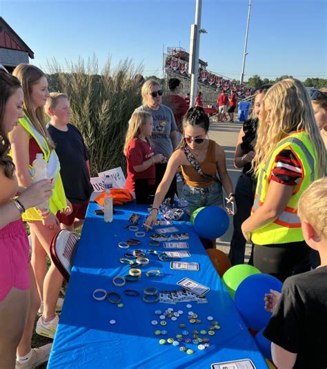 Tonganoxie Fccla Offers Mental Health And Suicide Prevention Information At Football Game News